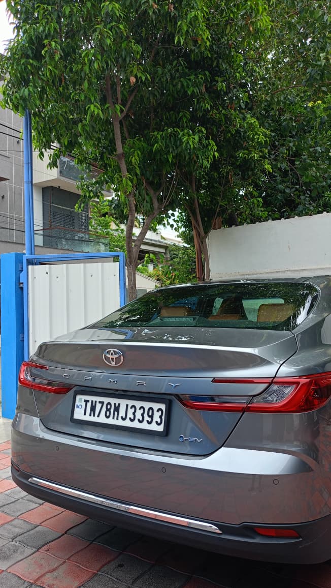 Toyota Camry - Image 9
